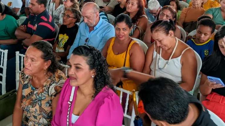 Diversas pessoas participaram do café da manhã