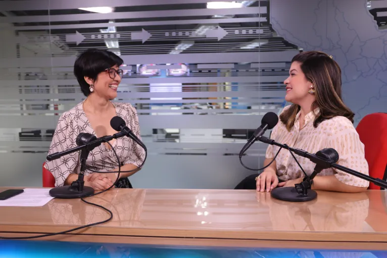Priscila Belfort e Ana Luiza durante gravação do podcast DOLDelas.