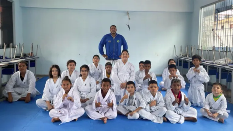 Equipe da Escola Nestor Nonato conquista medalha no campeonato paraense de karatê.