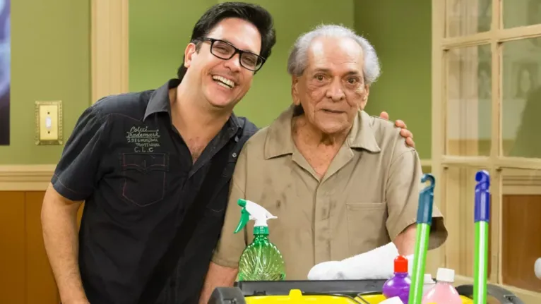 Lúcio Mauro fez uma participação especial no remake da "Escolinha do Professor Raimundo" e viu o filho interpretar seu personagem icônico Aldemar Vigário