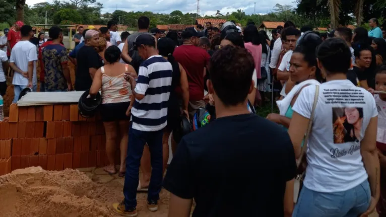 Momento do enterro