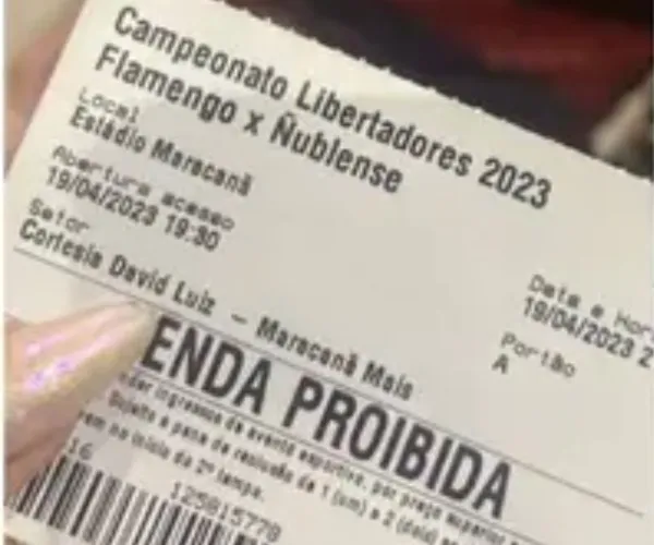 David Luiz se pronuncia sobre cortesia dada à influenciadora