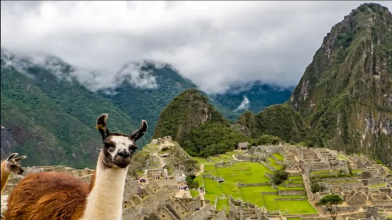 País é mais conhecido pela cidade de Machu Picchu e por suas Lhamas.