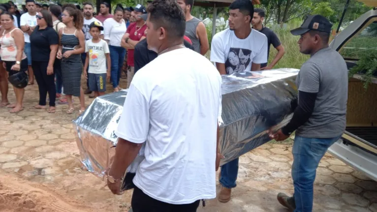Momento de muita comoção para amigos  e familiares