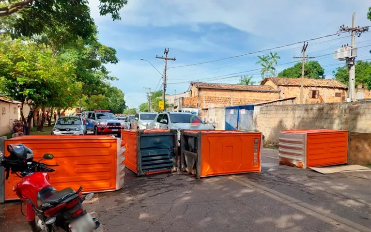 Famílias do abrigo da Z-30 quando bloquearam trecho da orla