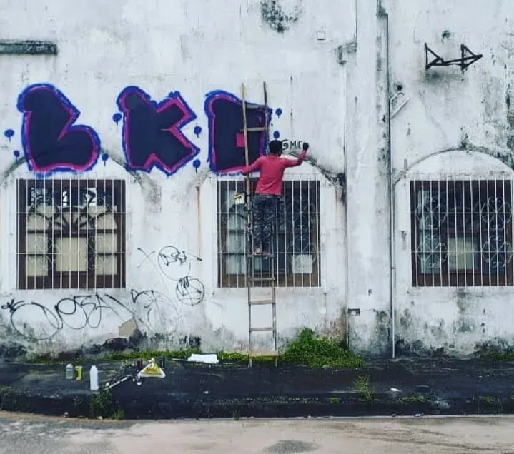 Graffiti dá mais vida aos muros das ruas de Belém