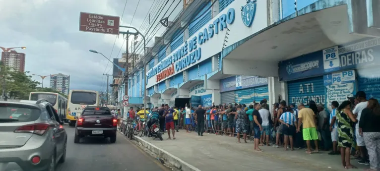 Curuzu tem fila e confusão na venda de ingressos para Re-Pa