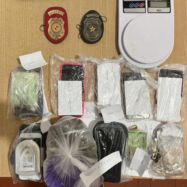 Drogas, celulares, joias e uma balança de precisão foram alguns dos itens apreendidos na operação "Fora de Sintonia"