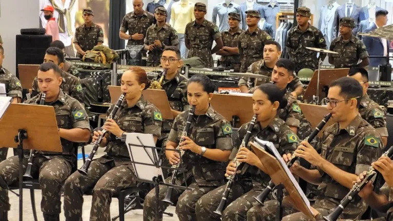 Banda do Comando Militar apresenta em shopping
neste domingo