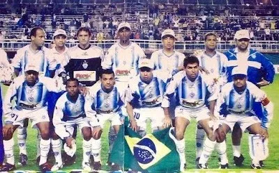 Em pé: Rodrigo, Ronaldo, Sérgio, Luis Fernando e Tinho; Agachados: Lecheva, Vélber, Iarley, Vanderson, Robgol e Sandro Goiano