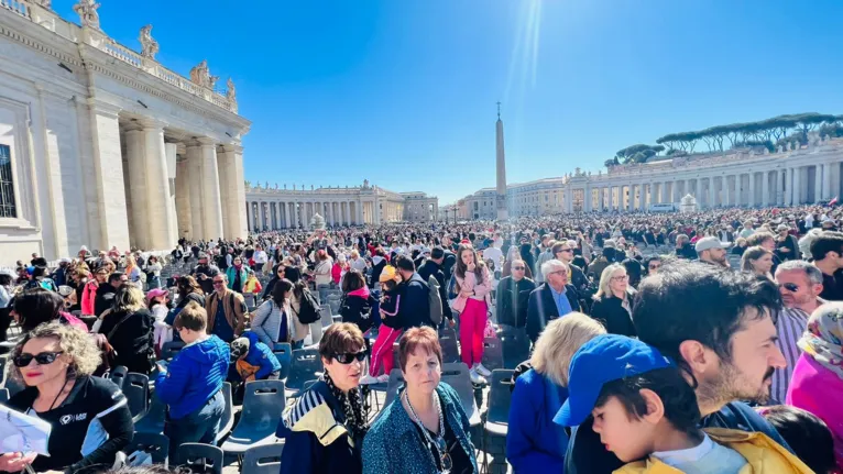 Vídeo: Papa abençoa bebê paraense no Vaticano