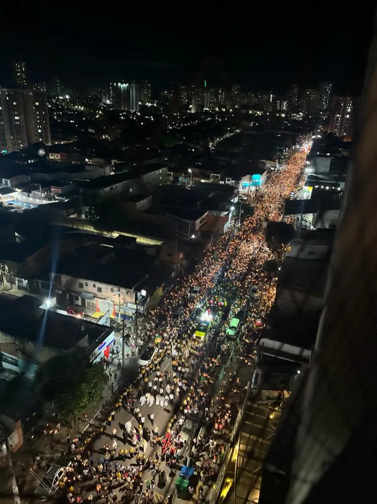 Procissão das Velas ilumina ruas de Belém nesta sexta (12)