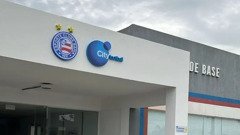 Fachada do CT do EC Bahia já exibe cores e logomarca do Grupo City.