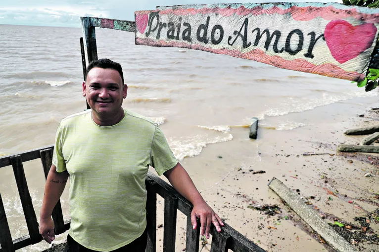 Belém, Pará, Brasil. Cidade. A Ilha de Caratateua, mais conhecida como Distrito de Outeiro, é a segunda maior ilha do município de Belém e amanhã, 14, completa 130 anos. Na foto, Anderson Barros, 39 anos, empresário.13-04-2023. Foto-Wagner Santana/Diário do Pará.