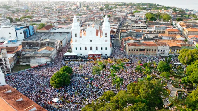 Círio de Nazaré, uma das maiores procissões religiosas do mundo: as igrejas também estão entre as grandes atrações de Belém.