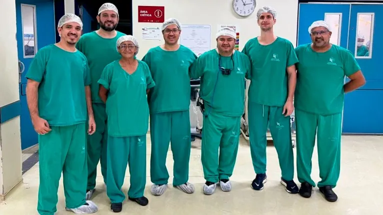 Equipe médica do Hospital Regional Público do Araguaia comemorou o sucesso da cirurgia