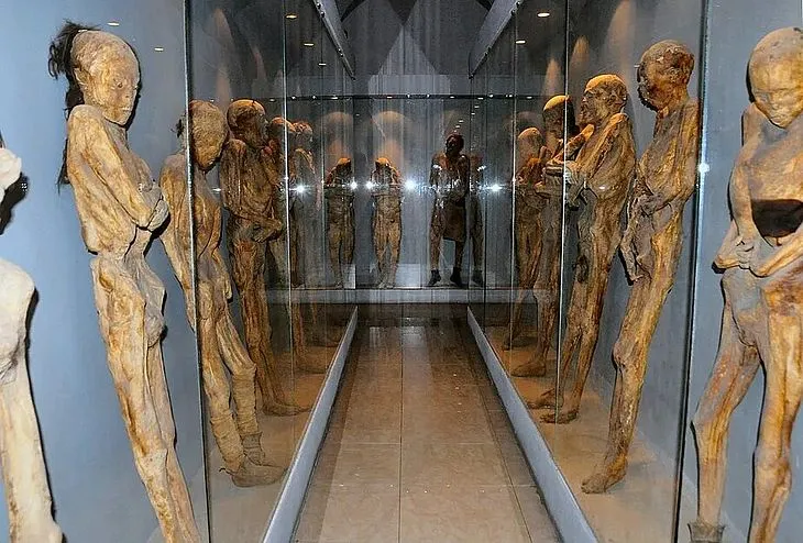 Múmias expostas colocam visitantes em risco no México