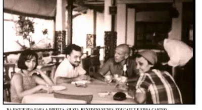 Foucault e amigos em restaurante na praia do Maraú, em 1976