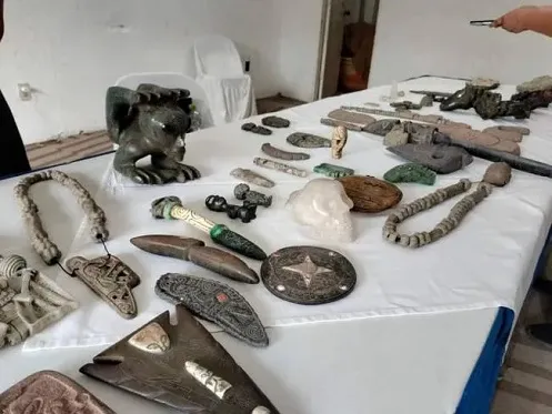 Vídeo: múmia bizarra e crânio gigante é encontrado no México