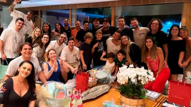 Bruna Biancardi e Neymar receberam amigos e familiares na mansão do jogador, em Mangaratiba