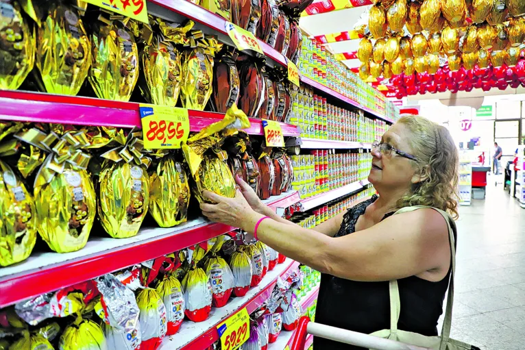 Belém, Pará, Brasil. Cidade. EXPECTATIVA PROCURA OVOS PÁSCOA - ID 848559 - ELIANA LOPES, 58 ANOS , DONA DE CASA - 18/03/2023. Foto: Ricardo Amanajás / Diario do Pará.