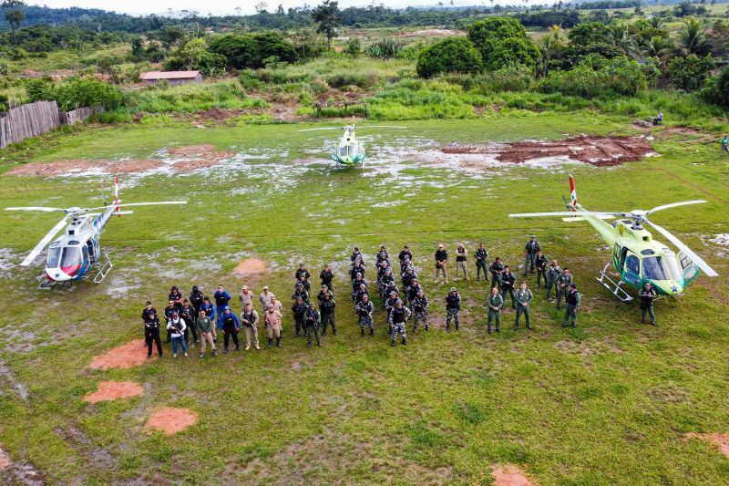 As equipes iniciaram as ações com apoio aéreo, em que fizeram a verificação se as áreas estavam em atividade