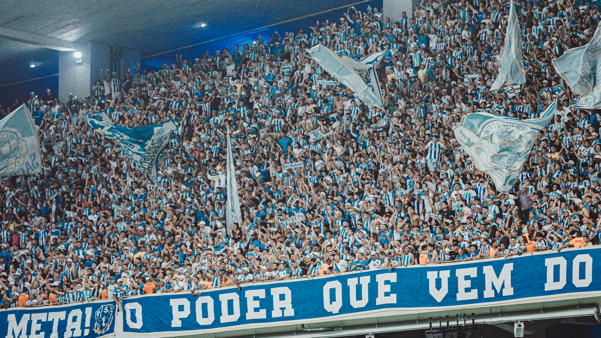 A Fiel Bicolor garantiu o espetáculo nas arquibancadas do Mangueirão, apoiando o Paysandu durante os 90 minutos da derrota diante do Fluminense.