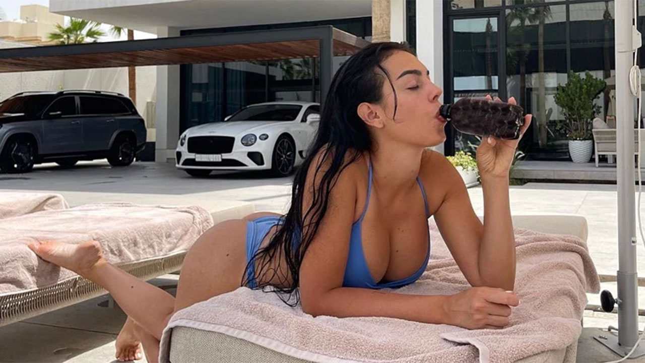 Uma beleza de tópico inútil news] Cristiano Ronaldo muito feliz com sua  parceira Georgina Rodriguez! | Fórum Outer Space - O maior fórum de games  do Brasil