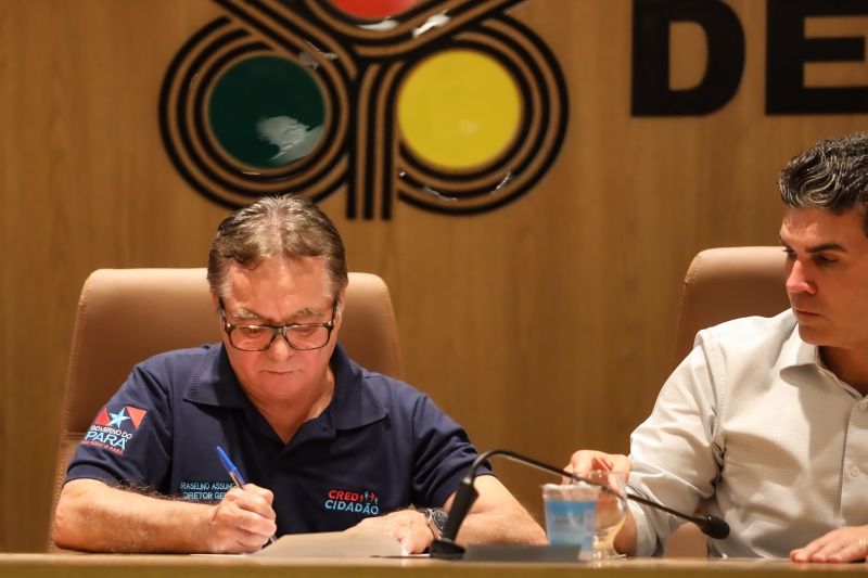 Diretor do Sindicato Estadual dos Mototaxistas, Marcelo Souza ao lado do governador do Estado, Helder Barbalho.