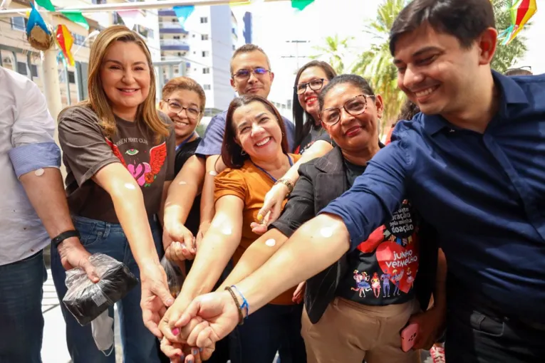 Vice-governadora do Estado, Hanna Ghassan, em interação com doadores e a equipe do Hemopa, nesta quarta-feira (14)