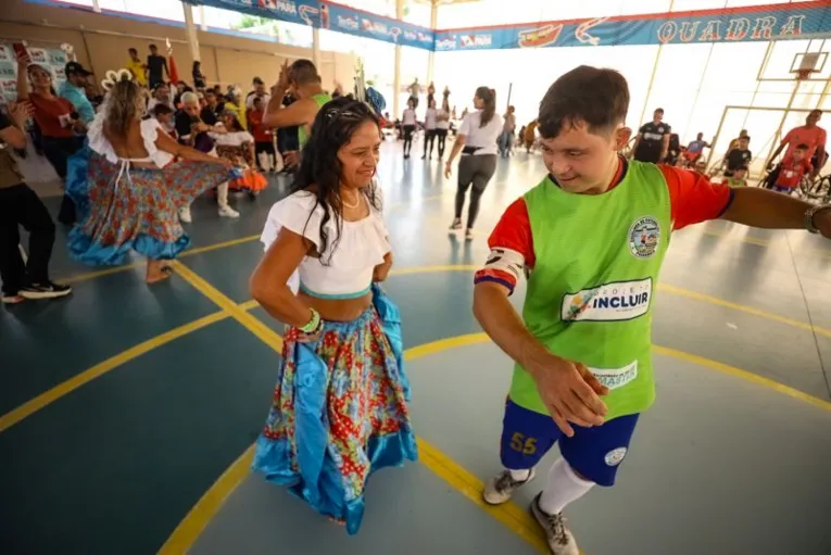 Antes do primeiro jogo ocorrer, uma apresentação de Carimbó e techno brega