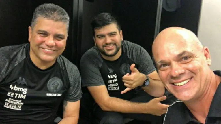 Ao lado do amigo Marcelo Cabo e do filho do treinador, Gabriel Cabo, Fábio Cortez atuou como auxiliar técnico do Vasco, na Série B 2021.