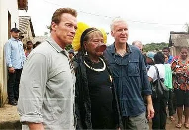 Arnold schwarzenegger e James Cameron em Altamira