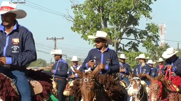 Comitivas de diversas cidades da região participaram da festa