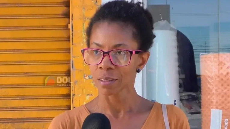 "Teve um dia que fiquei mais de uma hora e meia aqui nessa parada e acabei desistindo porque não passou o ônibus" - Lucineide Soares, servidora pública