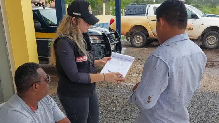 Fiscais aprendem 800 kg de pescado em Ipixuna do Pará