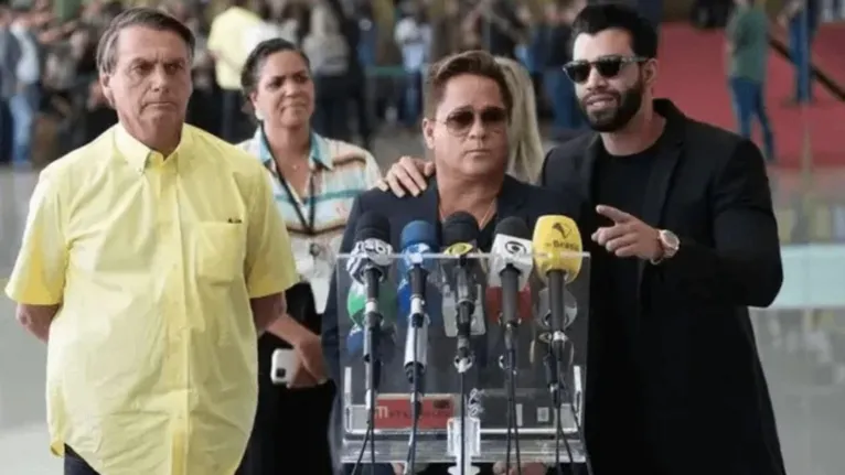 Os cantores Leonardo e Gusttavo Lima declaram apoio à reeleição de Jair Bolsonaro em cerimônia no Palácio da Alvorada