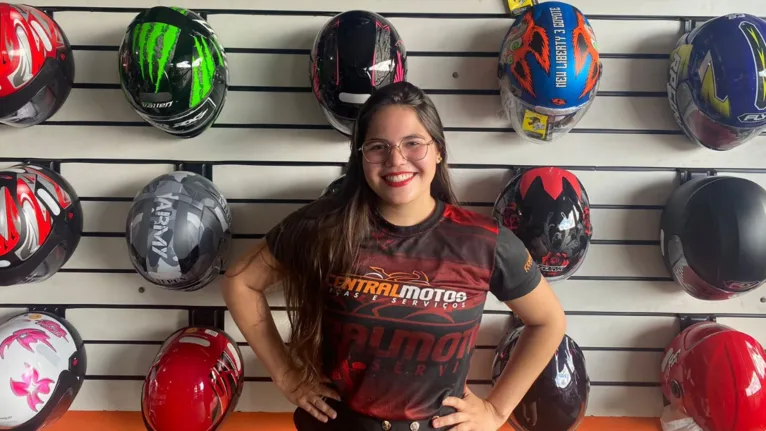 Eduarda Marques é proprietária de uma loja de acessórios e serviços para motos há quatro anos