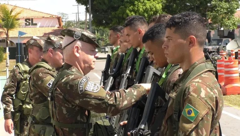 Comandante do Exército Brasileiro participou de formatura no 52º BIS