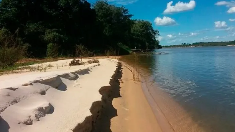 O calor do verão amazônico e as praias dos rios da região atraem turistas de todas as partes