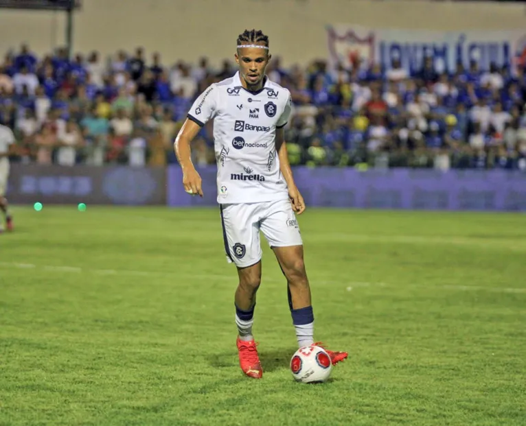 Pablo Roberto estava sentindo a panturrilha e deixou a partida para evitar uma lesão