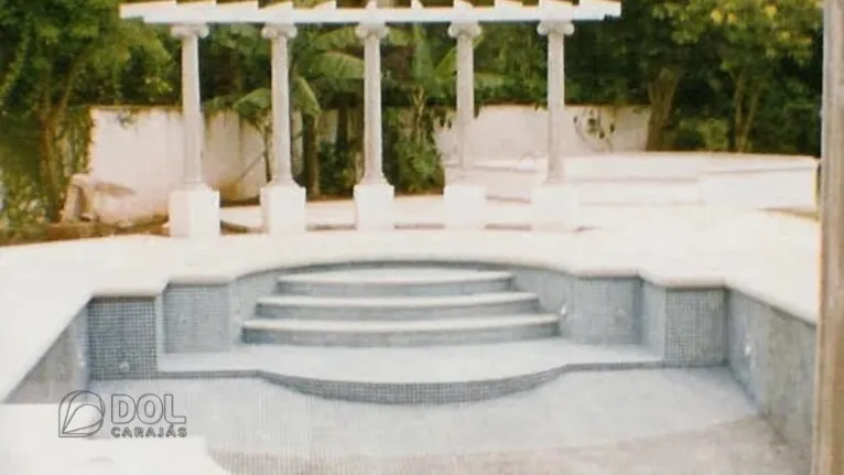 Estilo colonial, piscina e sala de ginástica a mansão Abravanel absurda, onde Silvio Santos mora