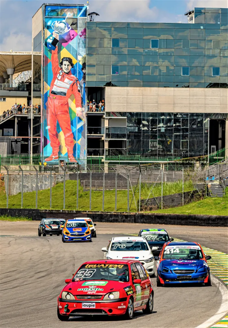 Piloto paraense Augusto Santin sobe no pódio de Interlagos