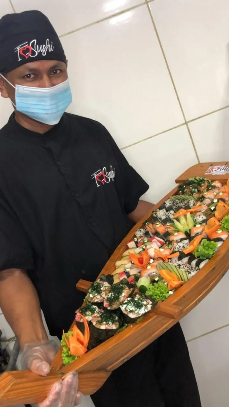 Natanael França é suhiman chefe do I Love Sushi