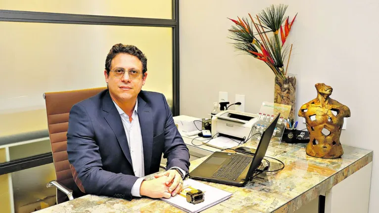 Marcus Queiroz é médico urologista