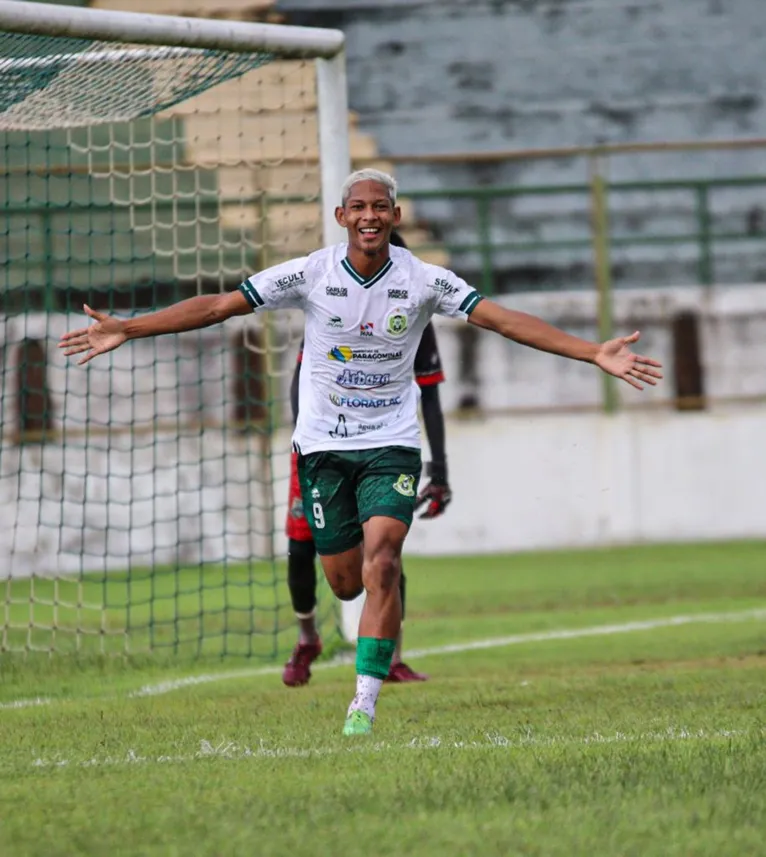 Paulo Vinícius comemorando um dos seus gols na Copa Pará