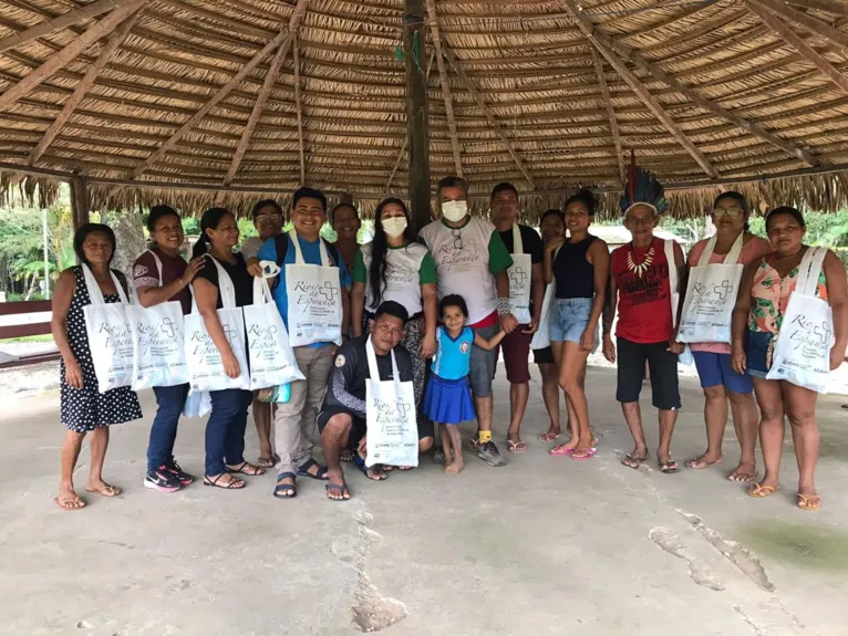 Índios são atendidos pelo projeto Rios da
Esperança 