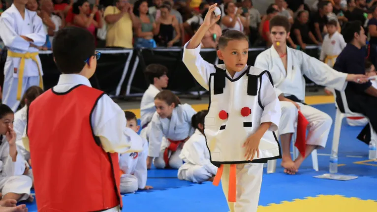 Arthur Cavalcante em ação durante o torneio de Kumite Kids.