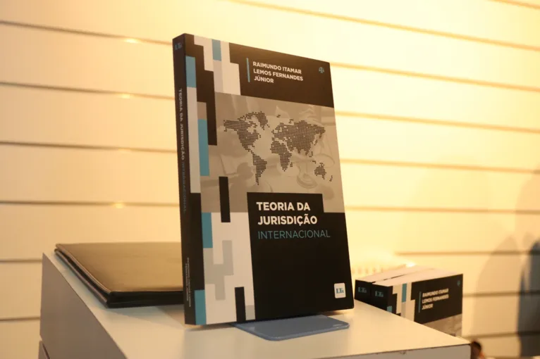 Obra já está disponível para venda