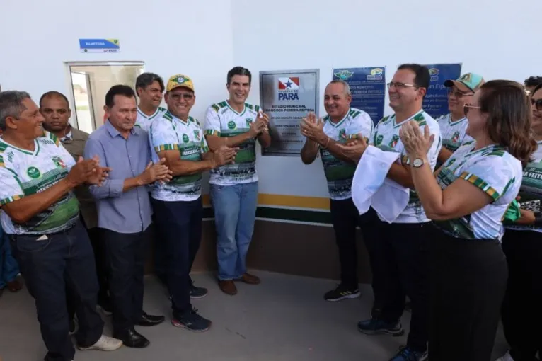 Cerimônia de entrega do Estádio